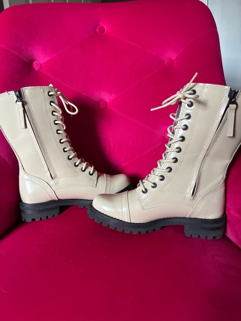 Harley-Davidson Cream Lace-Up Lug Sole Boots for Women - Picture 4 of 6